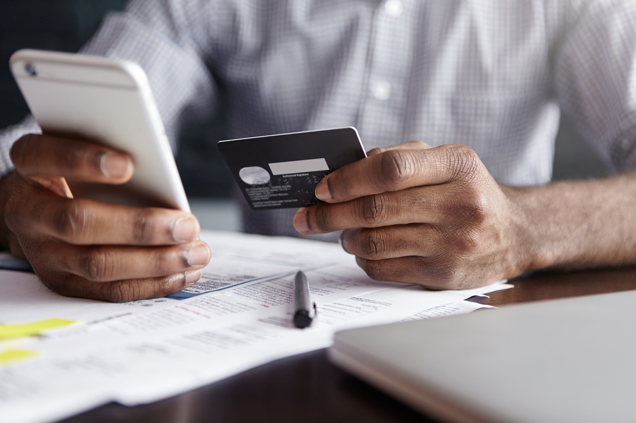 Como funciona o cartão de crédito para o lojista? Custos e benefícios